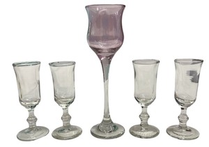 lot 160 image: Vintage Stemware WineCordial Glasses, Bundle of 5