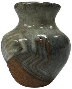 lot 254 image: Small Studio Art Pottery Glazed Stoneware Vase, 2.5 TALL