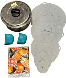lot 372 image: Kitchen Pot and Pot holder Bundle