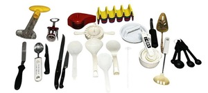 lot 412 image: Kitchen Utensil Bundle