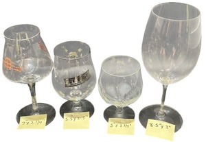 lot 331 image: Mixed Lot of Glasses, bundle of 4