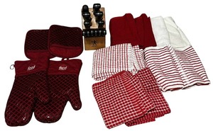 lot 303 image: BURGUNDY Kitchen Bundle  Oven Mitt (2-Pack) , 3 kitchen towel sets and a Henckels Dynamic 12Pc Knife Block Set