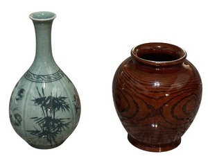 lot 293 image: Vintage Korean Vases, 5 and 7, Lot of 2