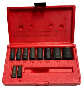 lot 552 image: MATCO Tools Gasket Cutter Set