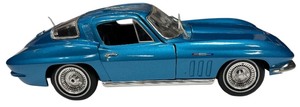 lot 103 image: 118 blue 1965 Chevrolet Corvette by Maisto