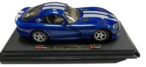 lot 17 image: 124 scale die-cast model White and Blue 1996 Dodge Viper GTS Coupe by Bburago