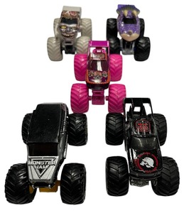lot 15 image: 164 Hot WheelsMonster Jam Trucks Bundle