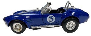 lot 29 image: 124 scale diecast model of a blue and white 1965 Shelby Cobra 427 SC