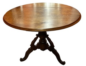 lot 192 image: Beautiful 35 wide Early Italian Century Walnut Round Victorian Foyer or Hall Table