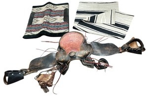 lot 26 image: Western Horse Saddle with Extras