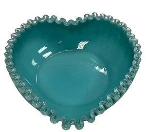 lot 065 image: Blue Heart Fluted Rim Candy Dish Home Decor