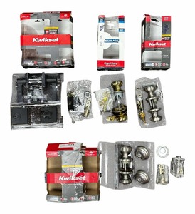 lot 091 image: Door Knob Bundle, Lot of 4 Sets
