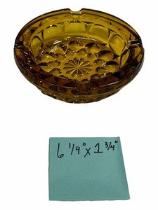 lot 628 image: Vintage Round Amber Ashtray