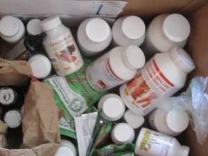 lot 6 image: Probiotics, vitamins and other heal...
