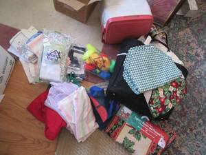 lot 14 image: Large lot of placemats, table cover...