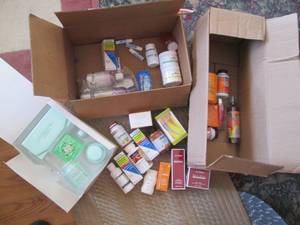 lot 19 image: Variety of health care and beauty s...