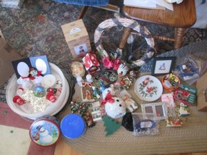 lot 20 image: Huge lot of Christmas ornaments, de...