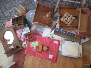 lot 21 image: Large lot of place mats, misc kitch...