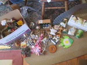 lot 29 image: Large lot of collectibles and house...