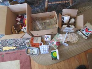 lot 30 image: Glass drinkware, ceramic mugs, tabl...