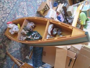 lot 33 image: Skinny wood Canoe shelf with co)nte...