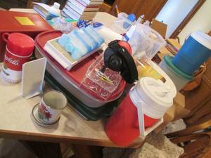 lot 40 image: Content of countertop including lid...