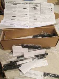 lot 42 image: New 21-piece kitchen cutlery set wi...