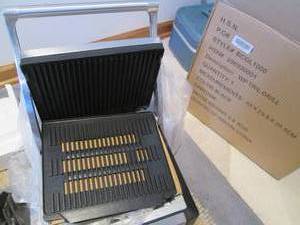 lot 78 image: Wolfgang Puck countertop grill...