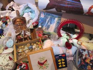 lot 89 image: Variety of Cherished Teddies, Cardi...