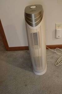 lot 507 image: Hunter fan plugged in turns on...