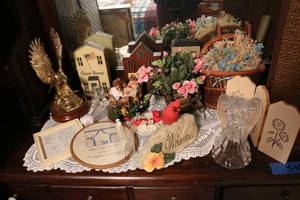 lot 511 image: home decor artificial flowers, wood...