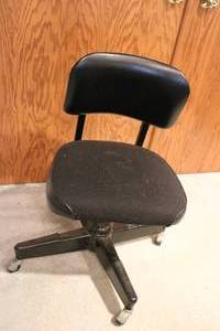 lot 517 image: rolling black office chair...