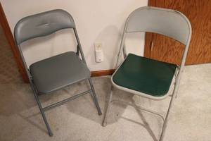 lot 525 image: 2 metal folding chairs...