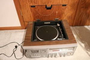 lot 545 image: vintage Rhapsody record player powe...