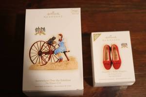 lot 558 image: Hallmark Keepsake Somewhere over th...