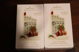 lot 559 image: Hallmark Keepsake ornaments Winters...