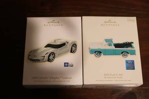 lot 563 image: Hallmark Keepsake ornaments 2008 Co...