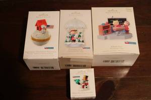 lot 565 image: Hallmark Keepsake ornaments mixed S...