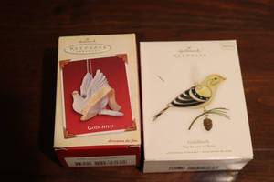 lot 569 image: Hallmark Keepsake ornaments Goldfin...