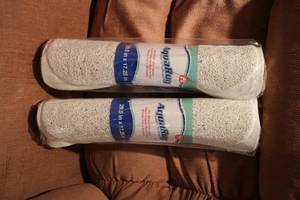 lot 601 image: 2 Aqua rugs Carpet for your shower...