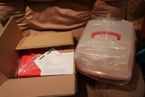 lot 602 image: 2 Lock and Lock food storage contai...