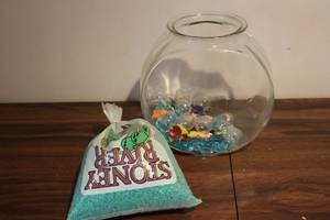 lot 624 image: fish tank with rocks...