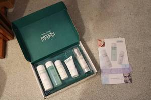 lot 632 image: Proactiv Solution skin care set...