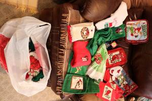 lot 633 image: Huge bag of christmas hand towels,o...