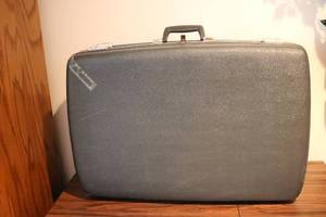 lot 634 image: Large Imperial vintage suitcase (do...