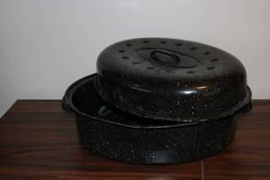 lot 635 image: Roaster pan...