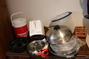 lot 638 image: miscellaneous kitchen cooler, toast...