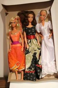 lot 682 image: 3 vintage Barbie dolls...