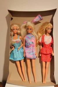 lot 683 image: 3 vintage Barbie dolls...