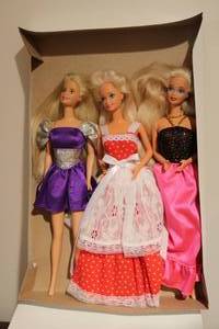 lot 684 image: 3 vintage Barbie dolls...